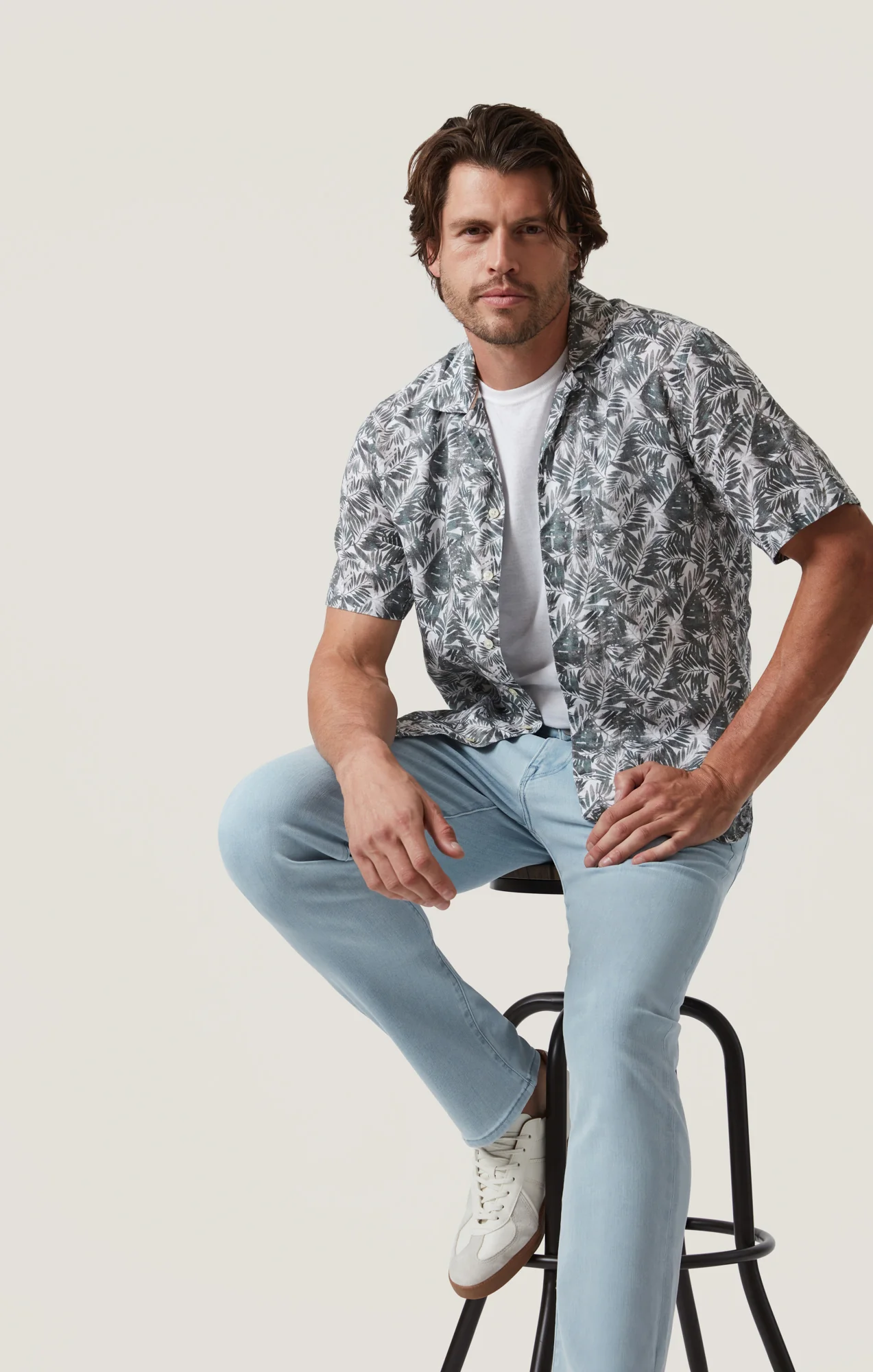 Courage Straight Leg Jeans in Ice Blue Urban - Image 6