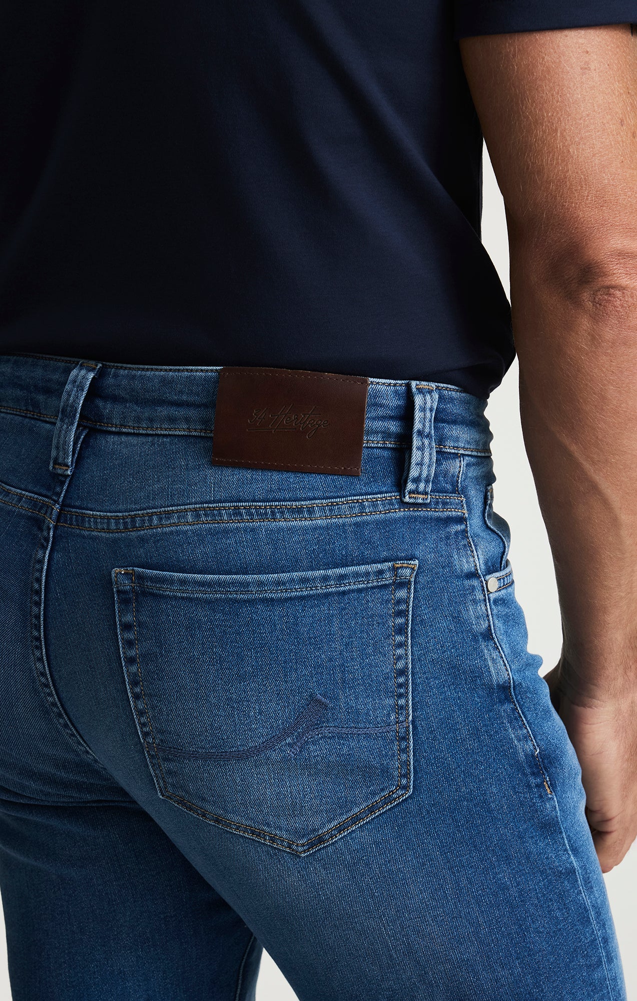 Courage Straight Leg Jeans In Mid Brushed Aerodenim - Image 4