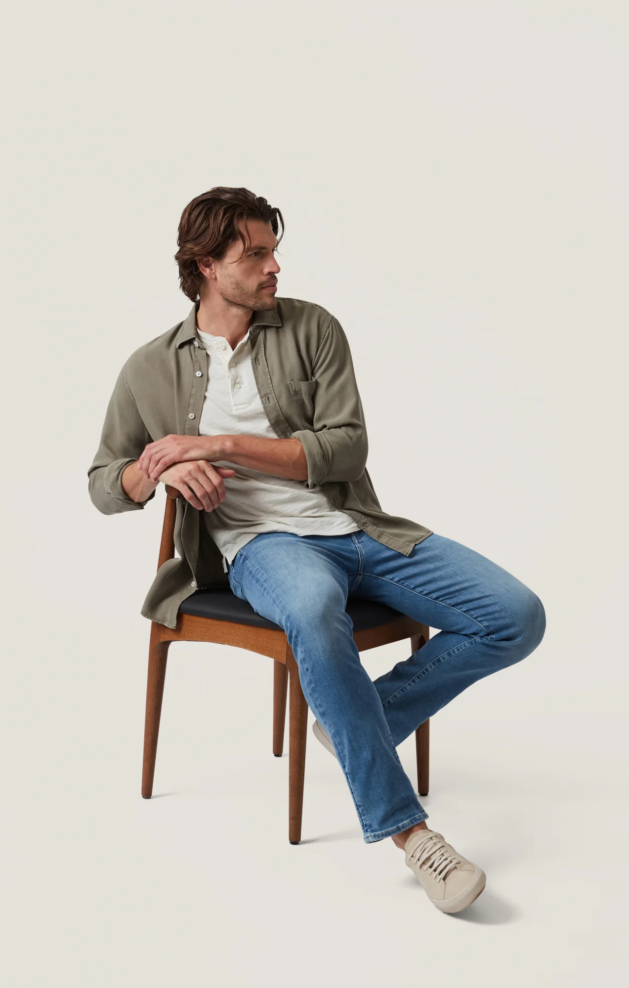 Courage Straight Leg Jeans in Mid Brushed Organic Ultra - Image 6