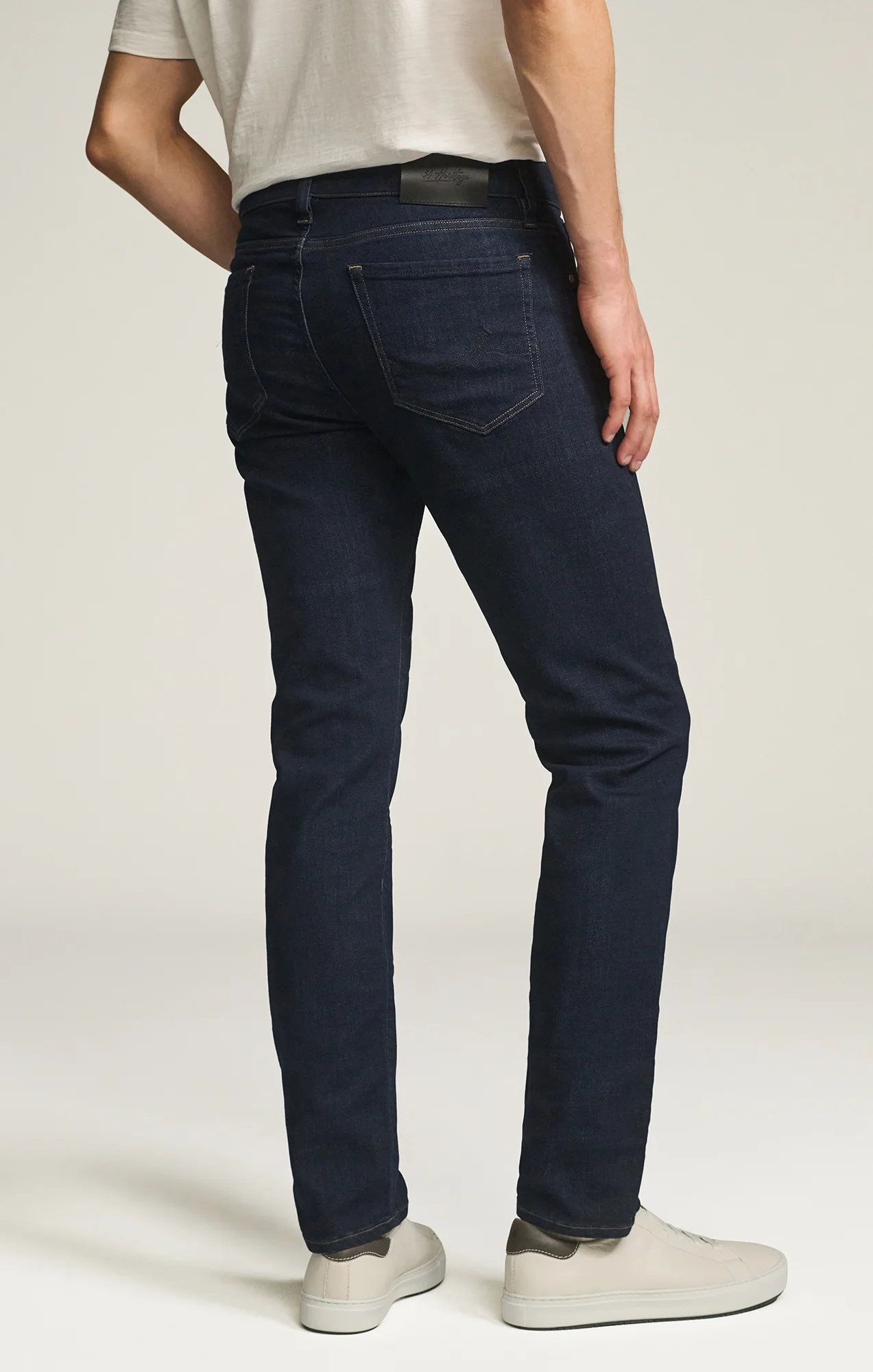 Courage Straight Leg Jeans in Rinse Organic Ultra - Image 3