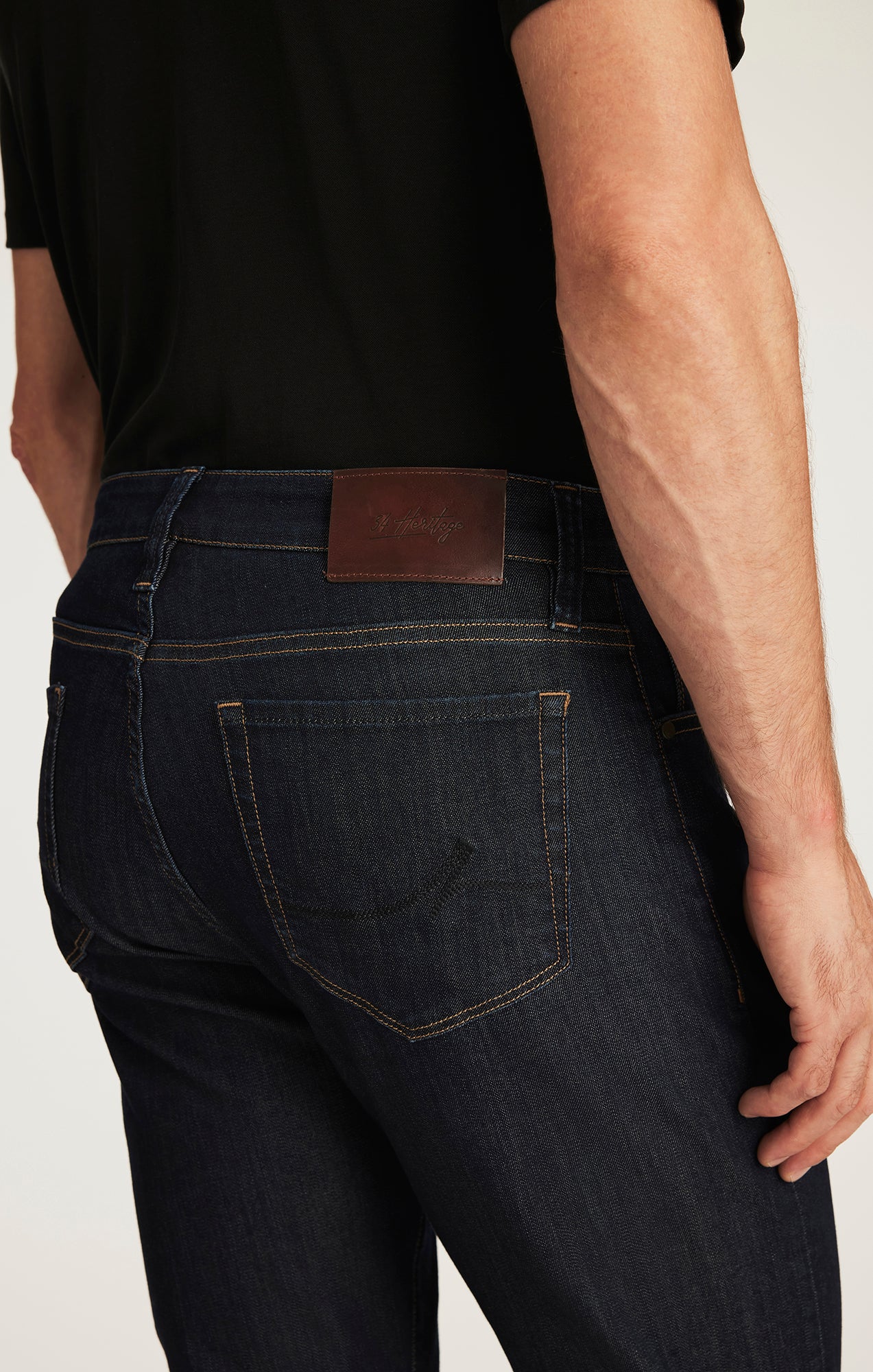 Courage Straight Leg Jeans in Rinse Vintage - Image 5