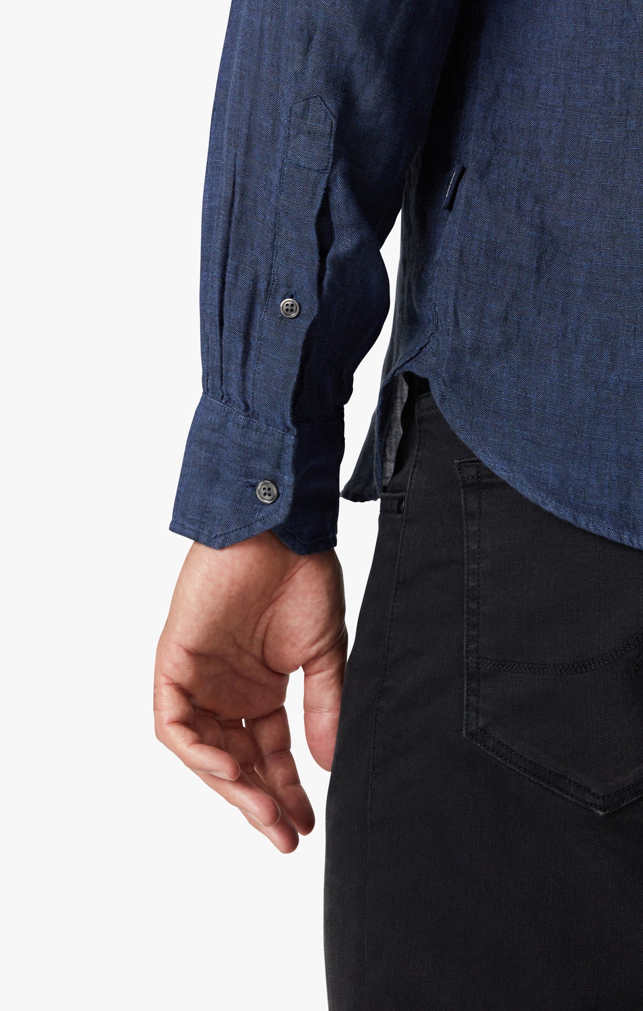 Linen Chambray Shirt in Indigo - Image 6