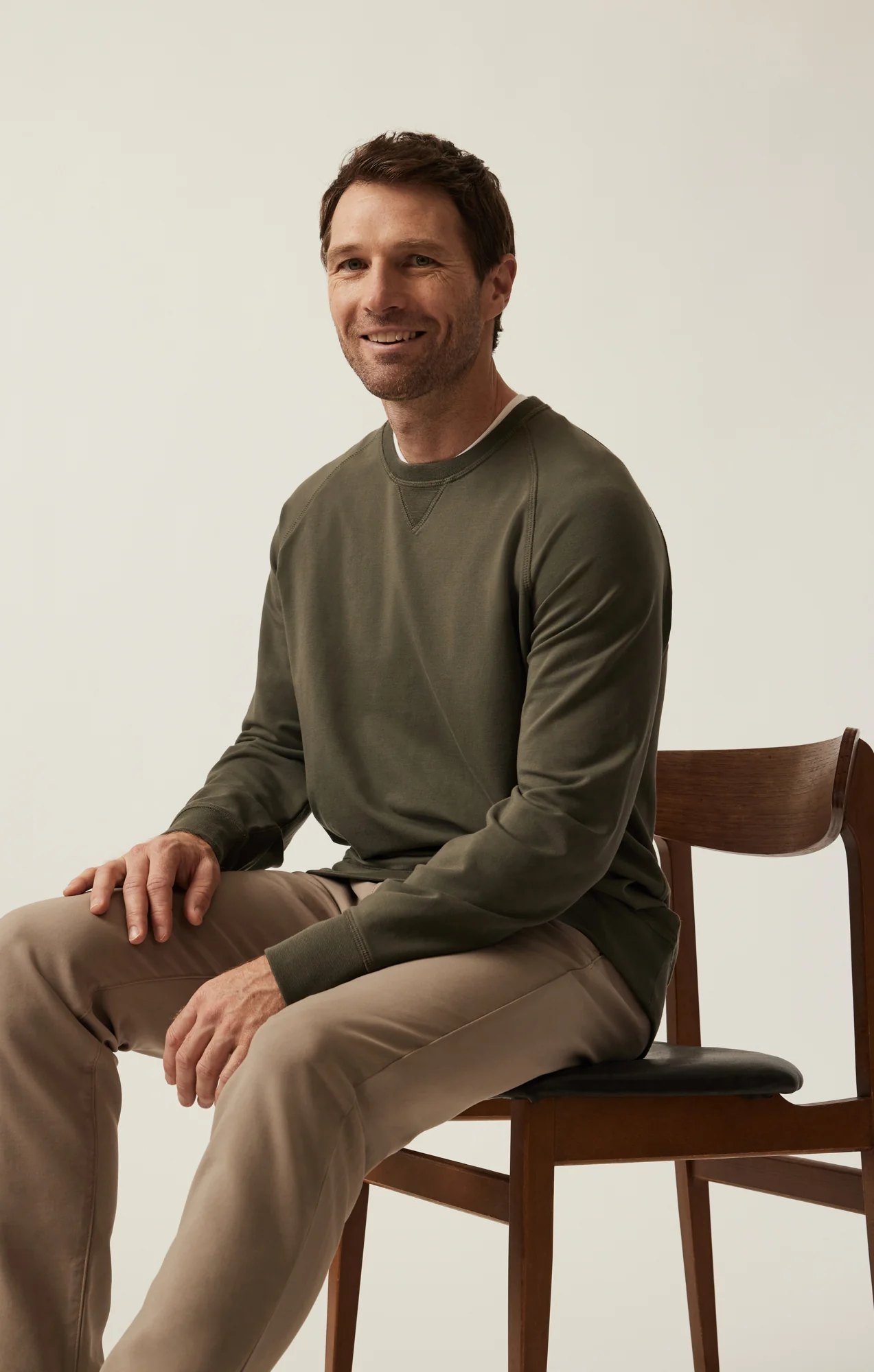 Verona Straight Leg Chino Pants In Vintage Khaki High Flyer - Image 6
